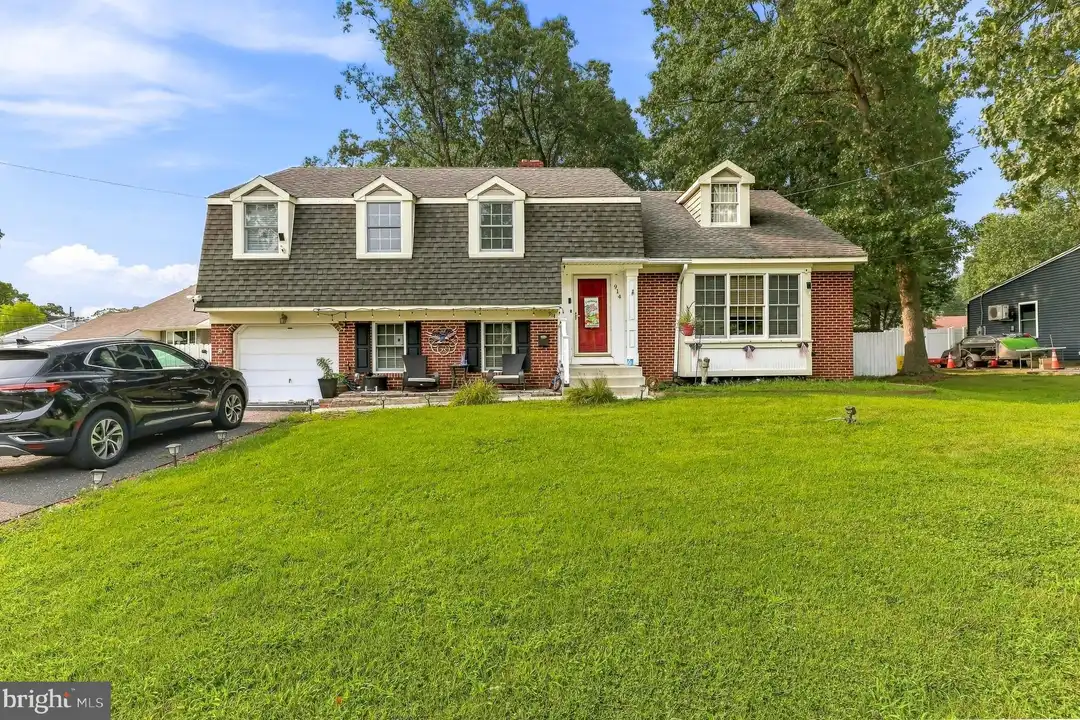 914 Schuyler Pl – photo 1 of 14
