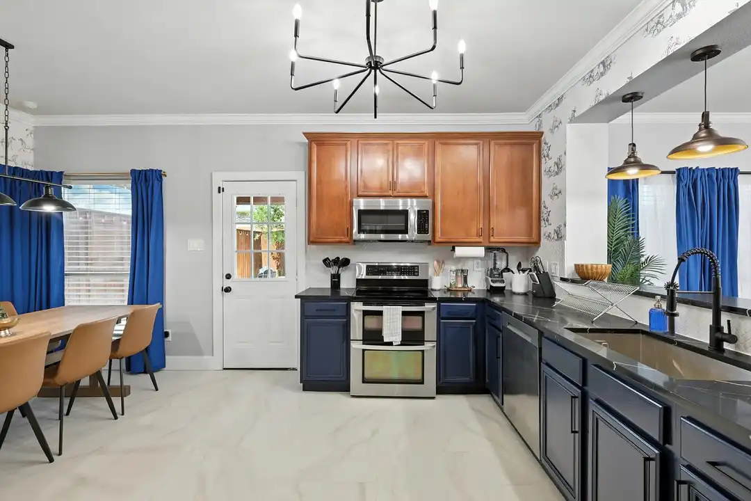 2516 Castle Pines Dr - View 3