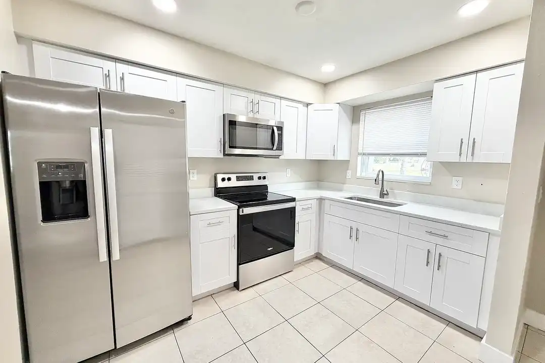 Sunshine Apartments - View 2