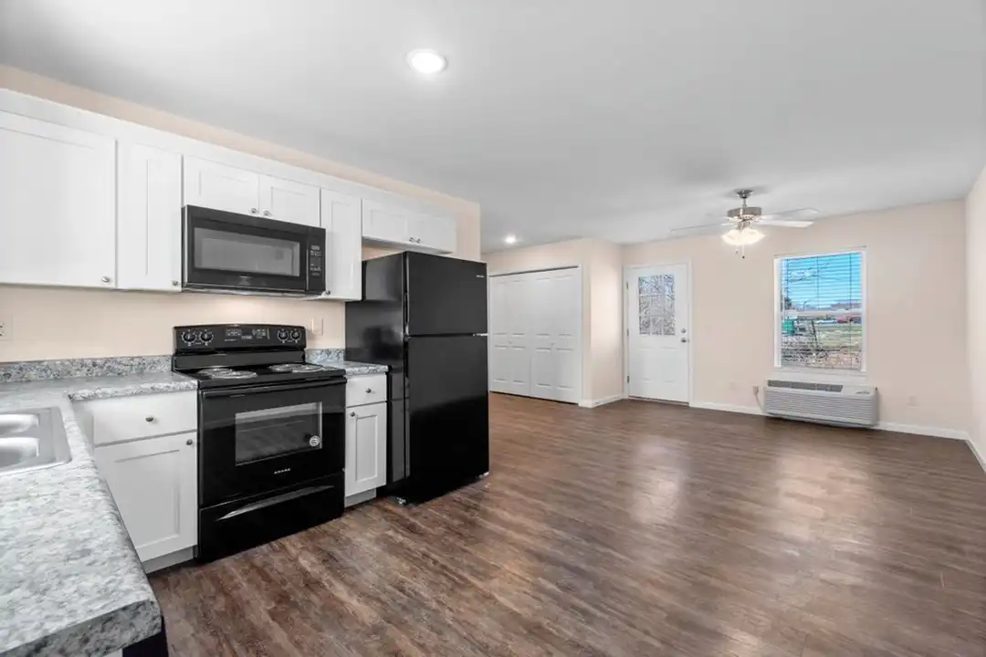 737 Highland Pt Dr unit 203 – photo 1 of 9
