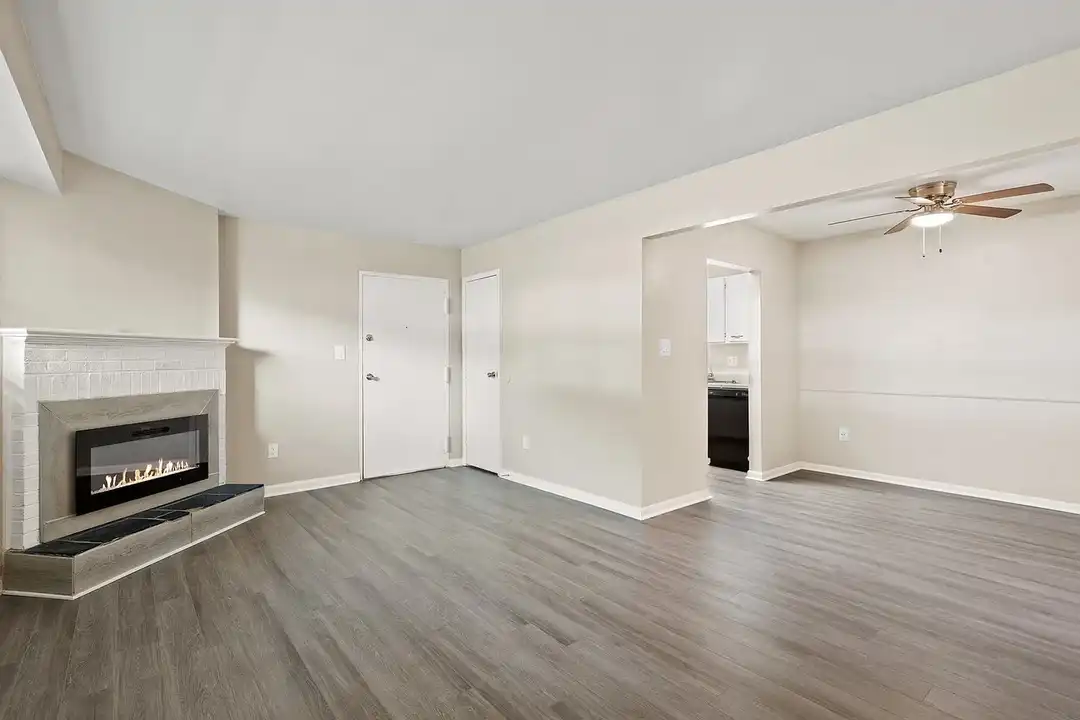 Sterlingwood Apartments – photo 1