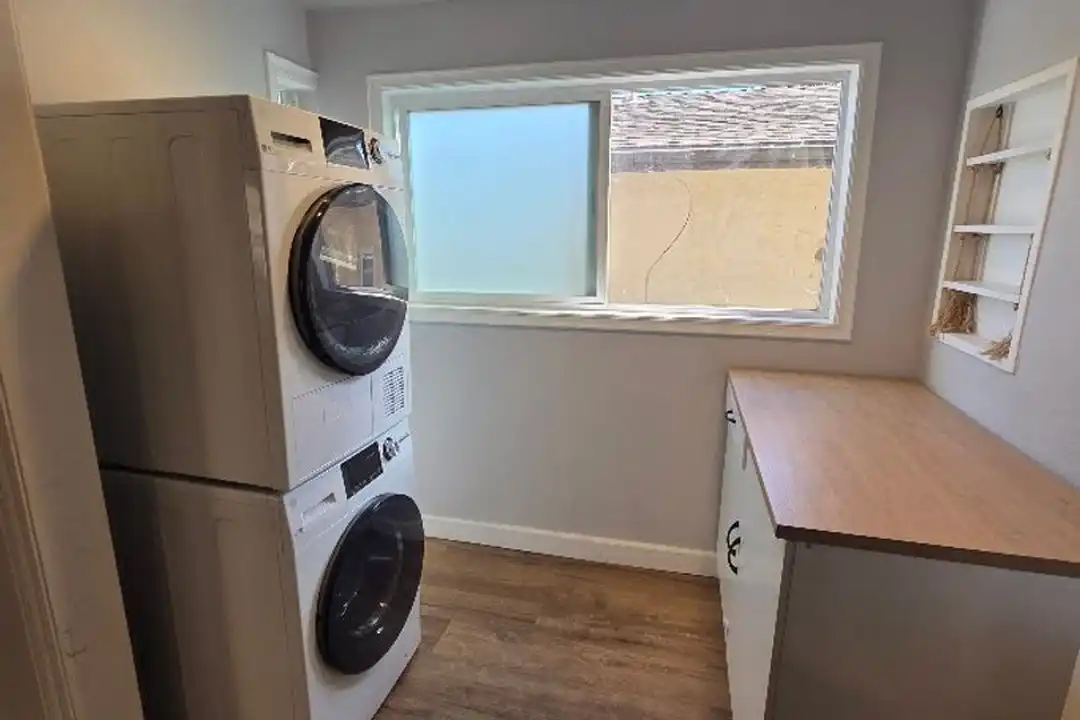 436 Lime Ave unit # 4 - View 3
