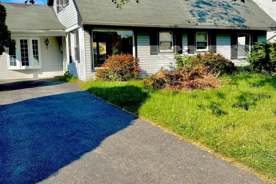 46 Beaverdale Ln – photo 1 of 12