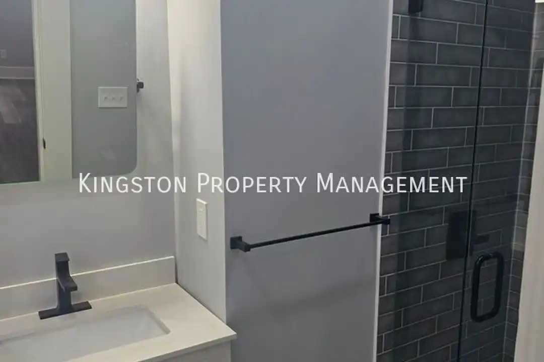 451 E Maxwell St - View 4