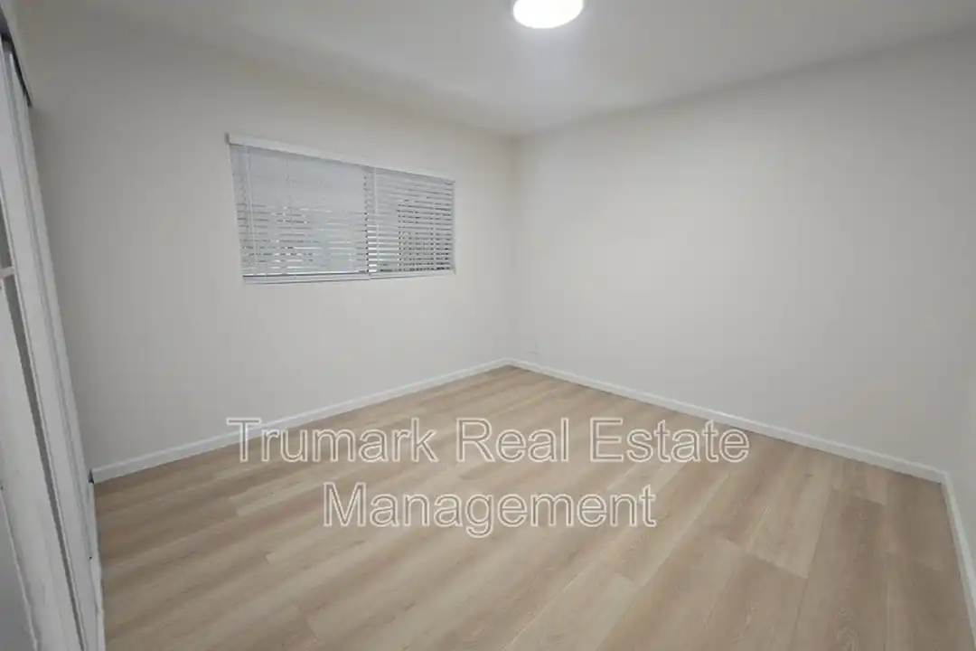 328 W Loraine St unit 9 - View 5