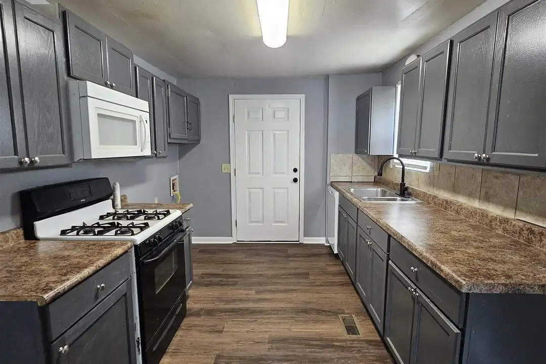 907 Denver St - View 5
