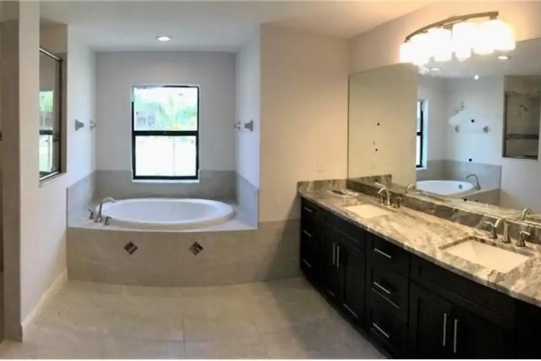 815 SW 11th Ct - View 6
