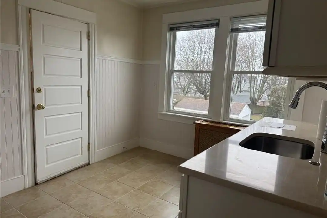 Apartment in Newport - More