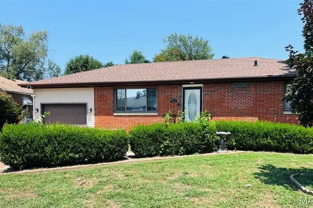 415 Roanoke Dr – photo 1