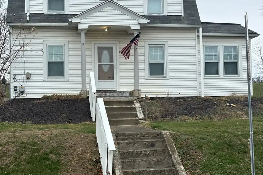 848 E University St – photo 1