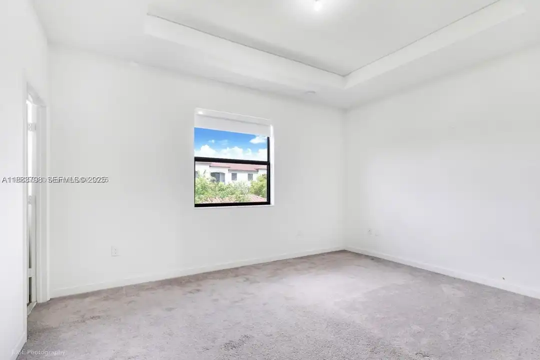 806 NE 211th St - View 6