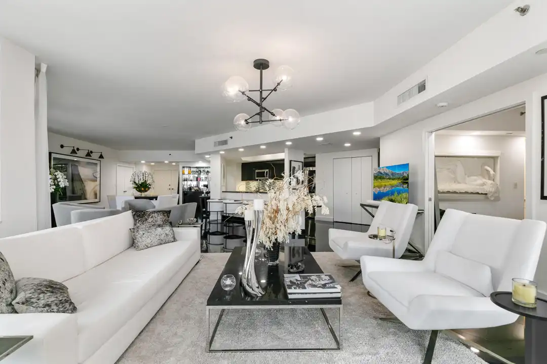 300 SE 5th Ave unit 6050 - More