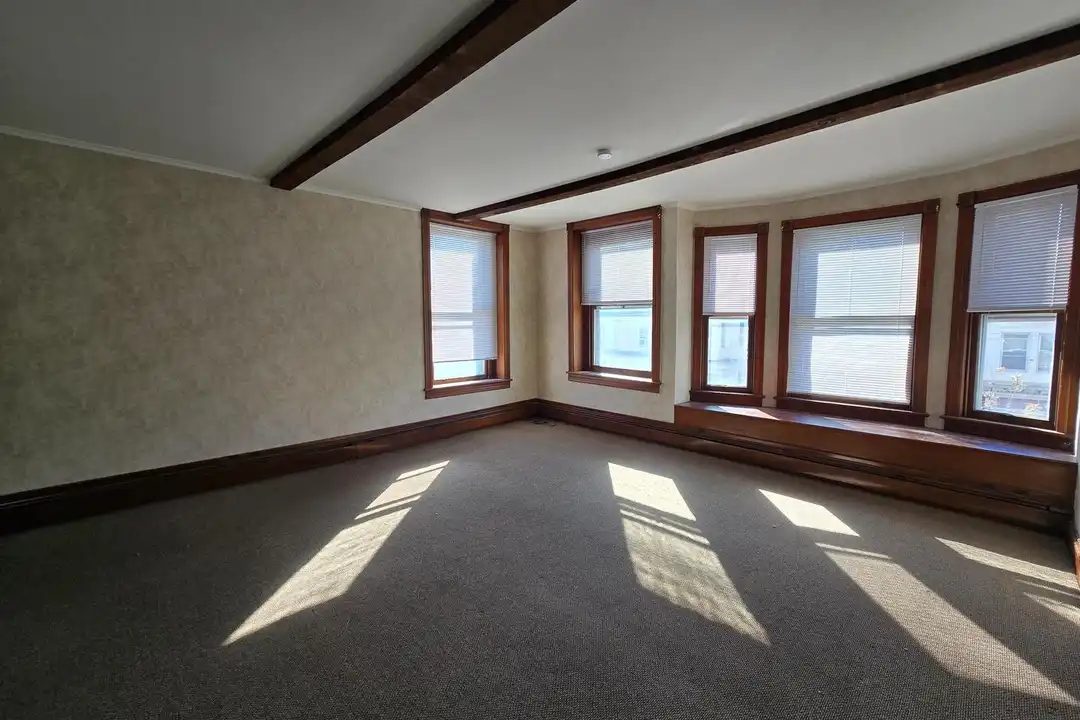 209 E Market St unit 2F – photo 1 of 4
