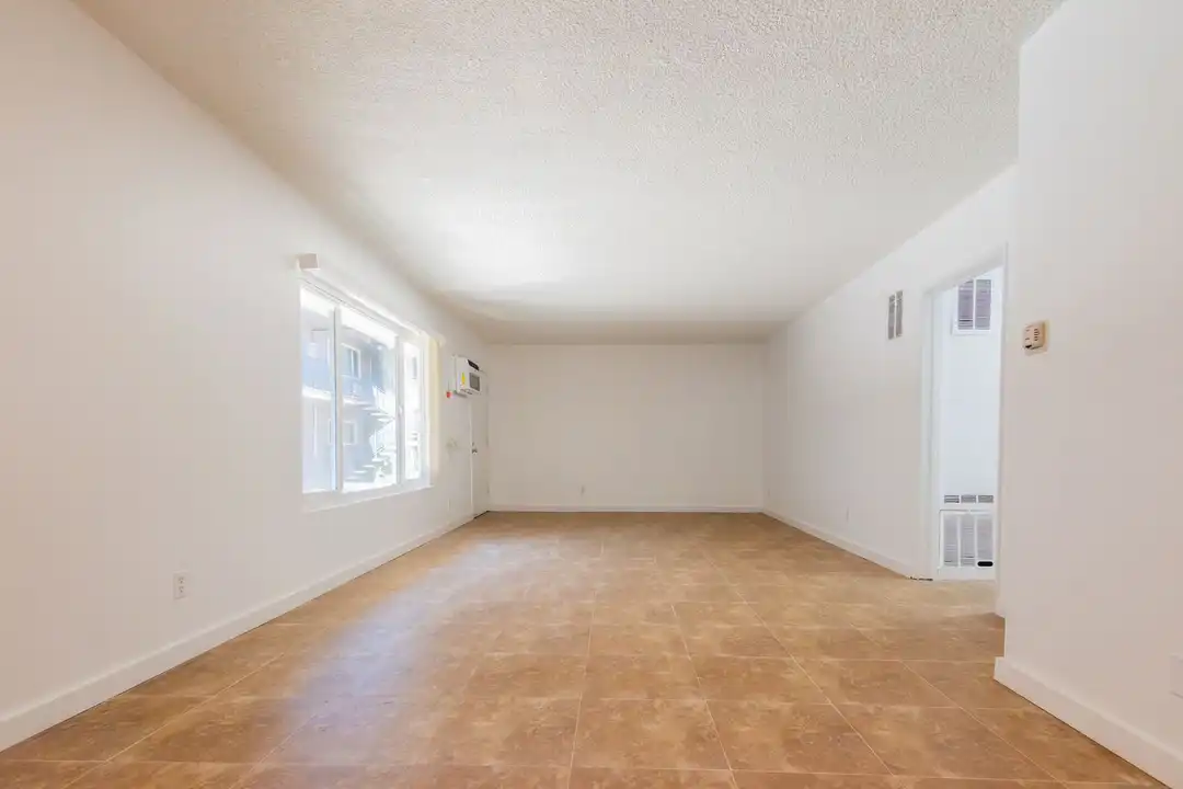 Apartment in North Hollywood, North Hollywood West Neighborhood Council District - View 3