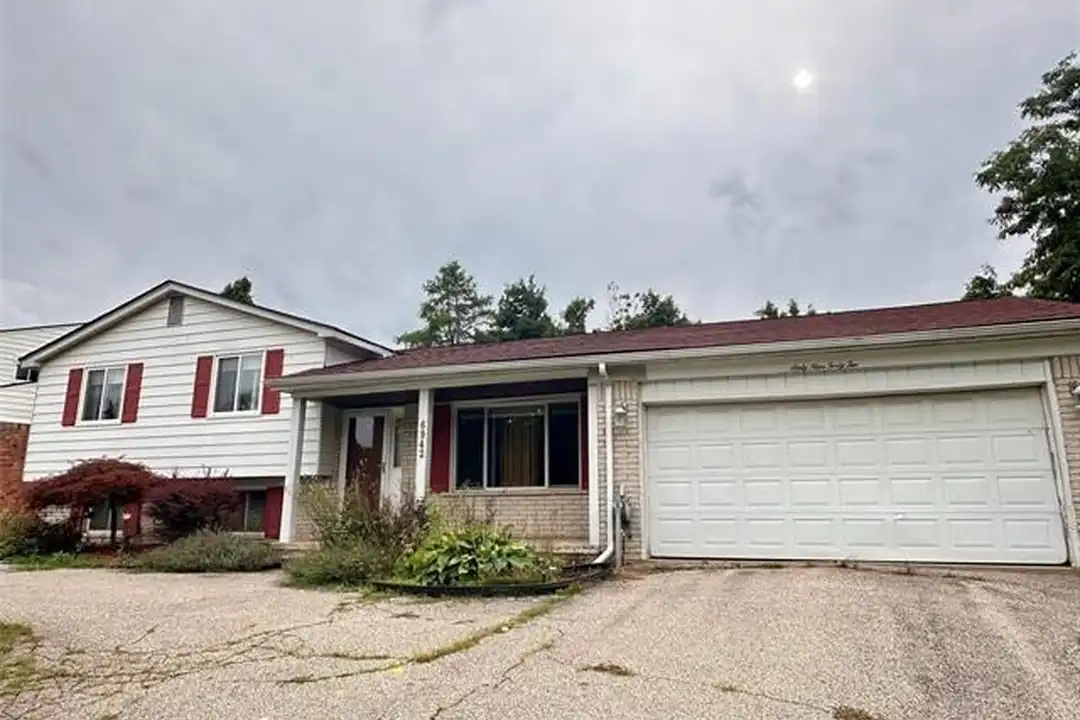6942 Leslee Crest Dr – photo 1