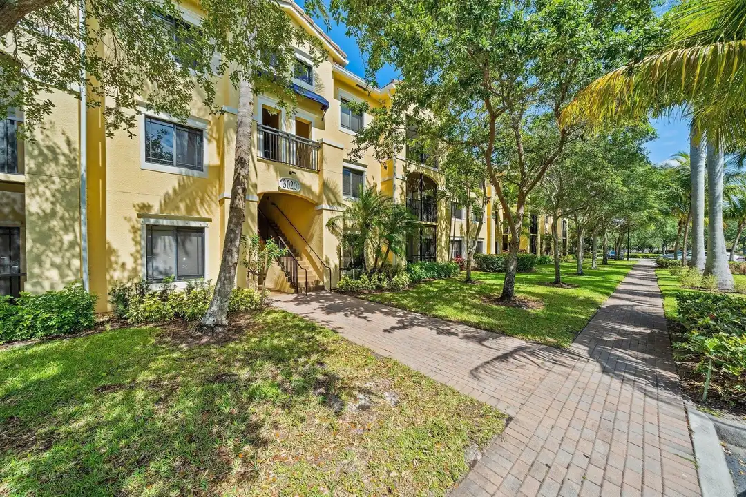Apartment in Palm Beach Gardens - View 4
