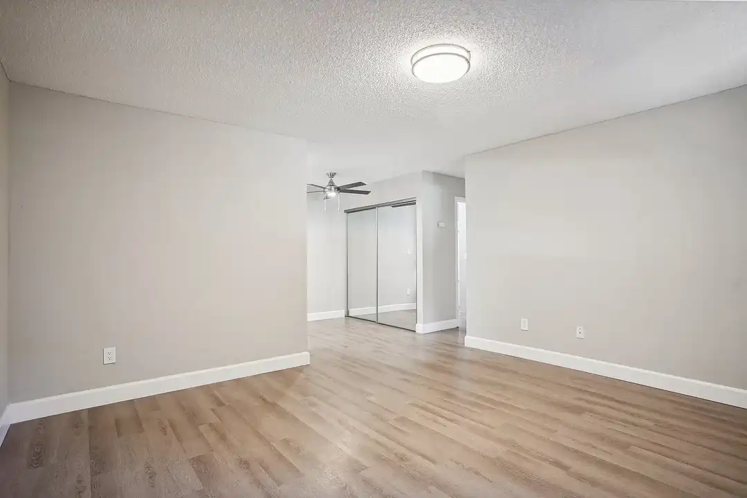Lincoln Glen - View 4