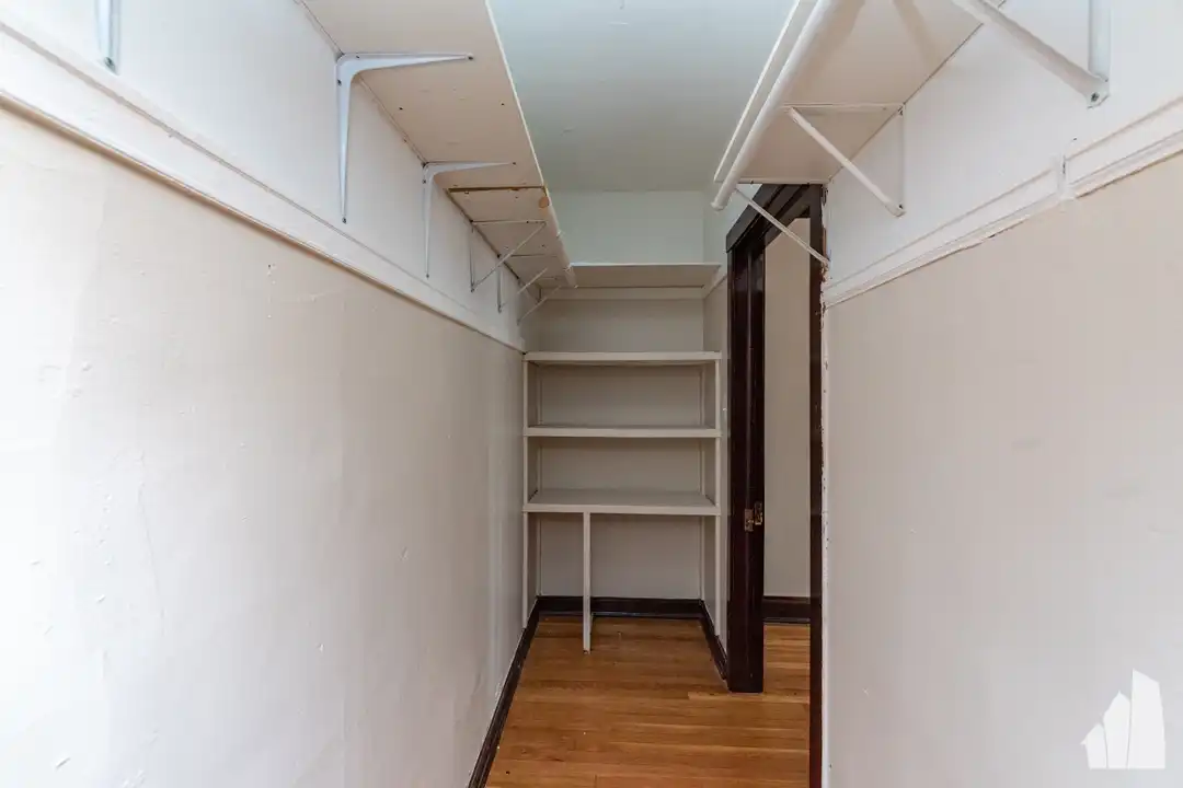 7735 N Sheridan Rd unit 35-2 – další