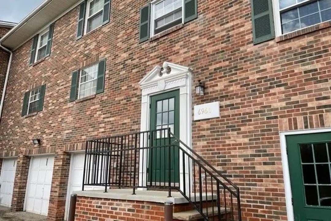 6960 Carriage Hill Dr unit 101 – photo 1 of 18