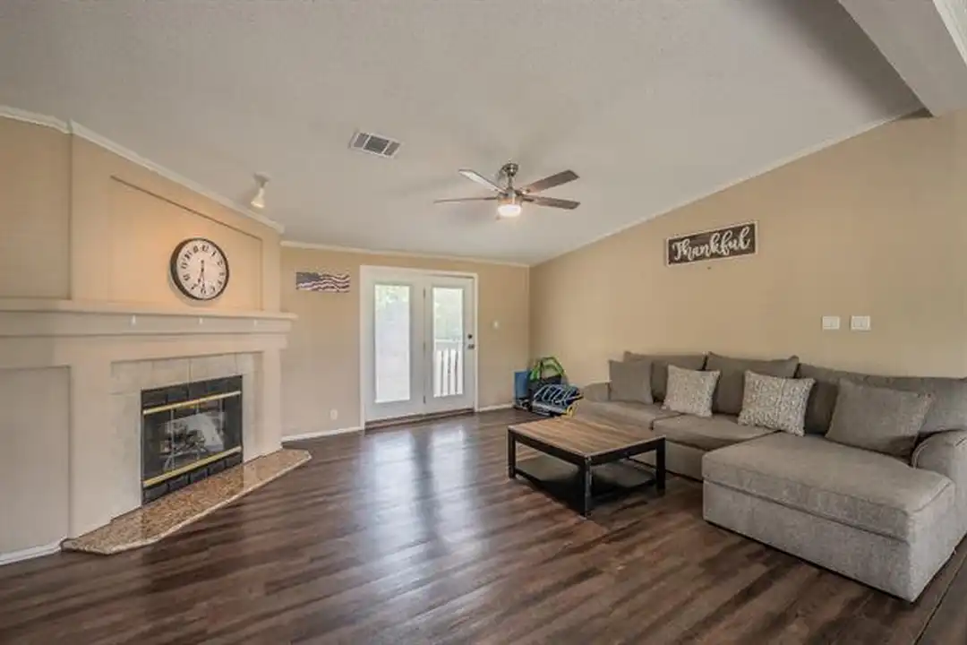 House in Kaufman - View 6