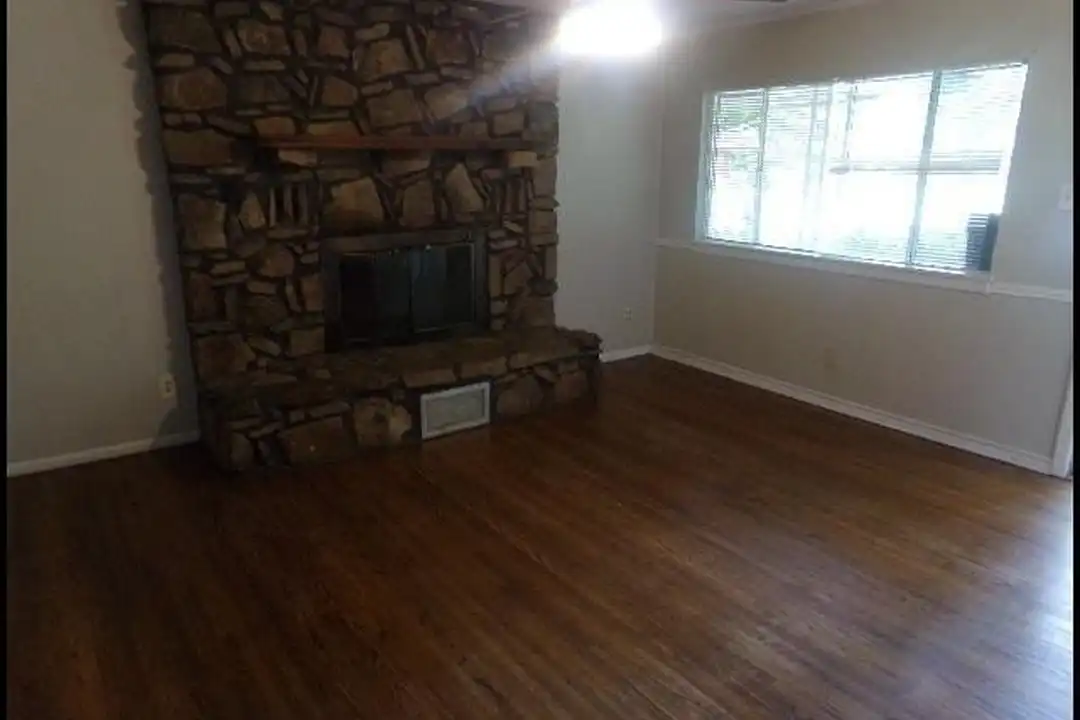 6904 Dahlia Dr - View 3