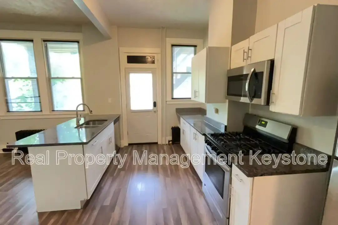 1247 Chartiers Ave unit 4 1ST – photo 1 of 20