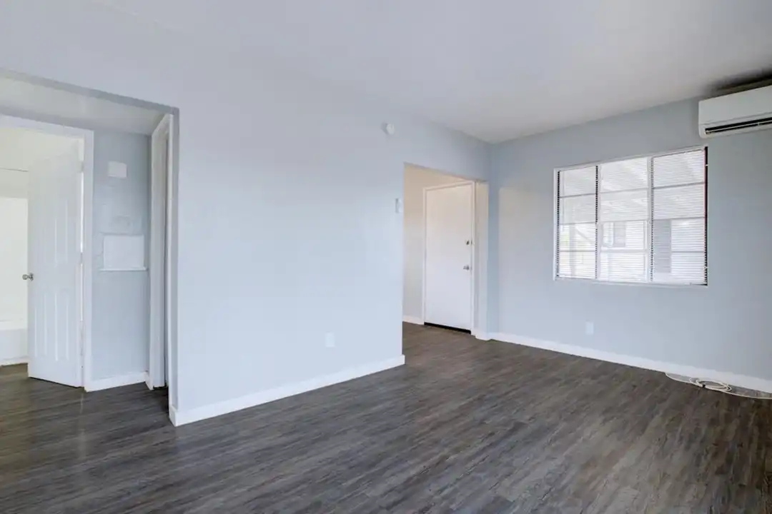 2116 N Forgeus Ave unit A - View 5