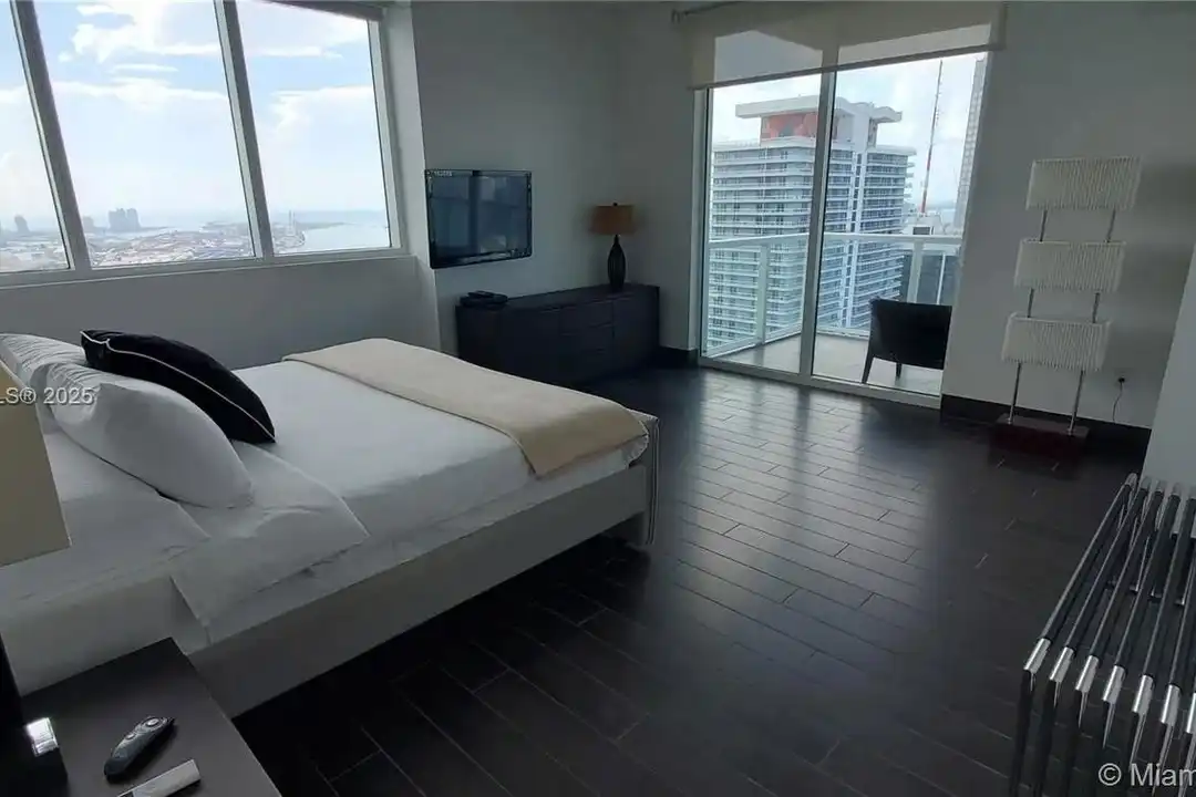 253 NE 2nd St unit 4808 - View 2