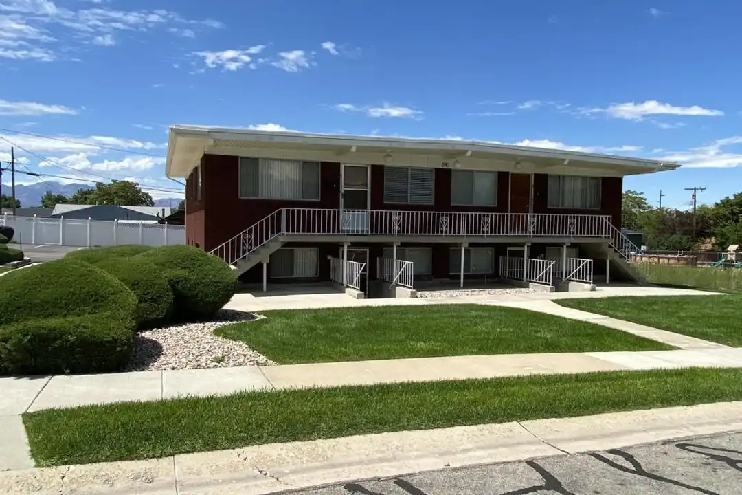 290 Fairlane Dr unit 3 – photo 1 of 12