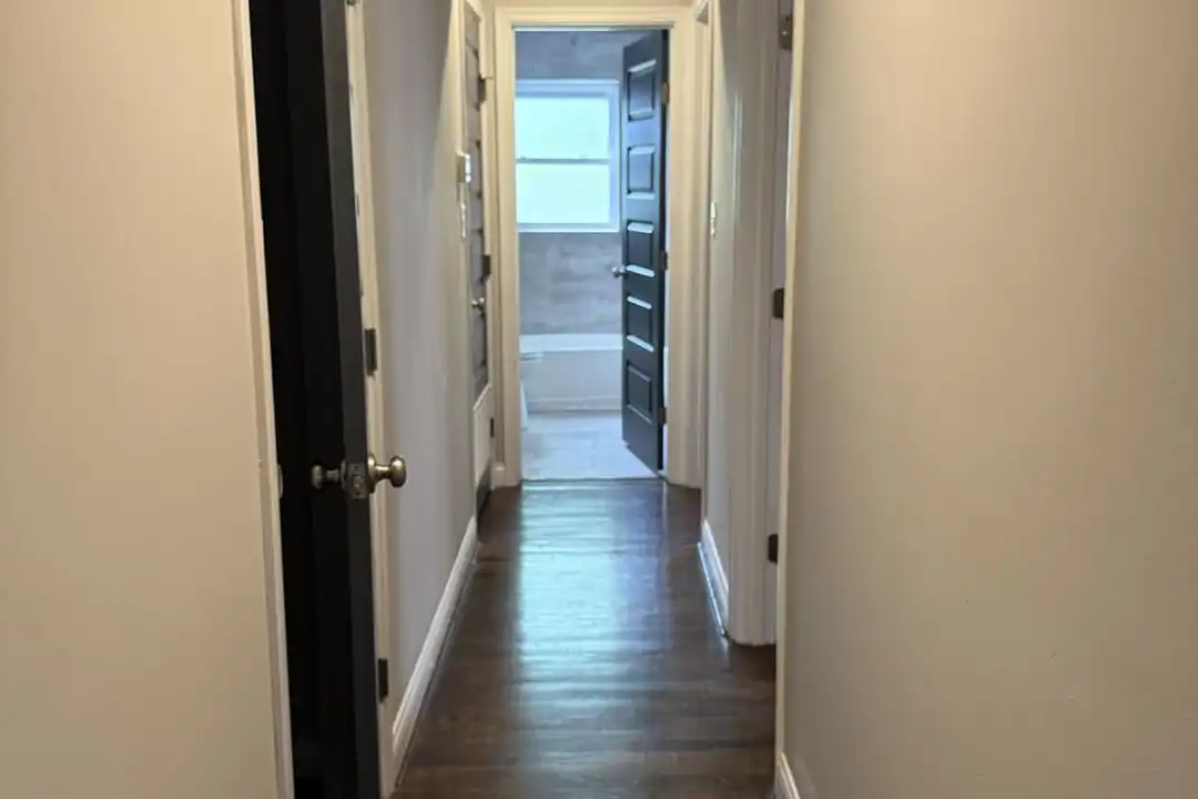 Apartment in Cincinnati, Bond Hill - More
