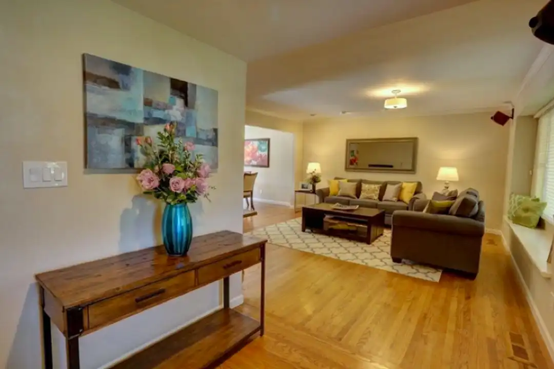 3185 Temple Ct - View 3