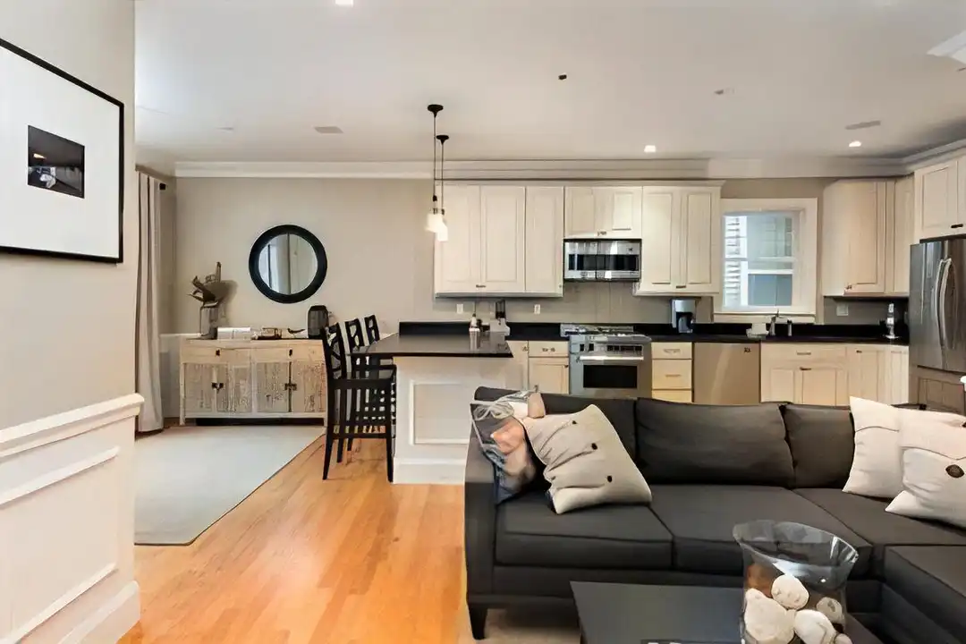 Apartment in Boston - More