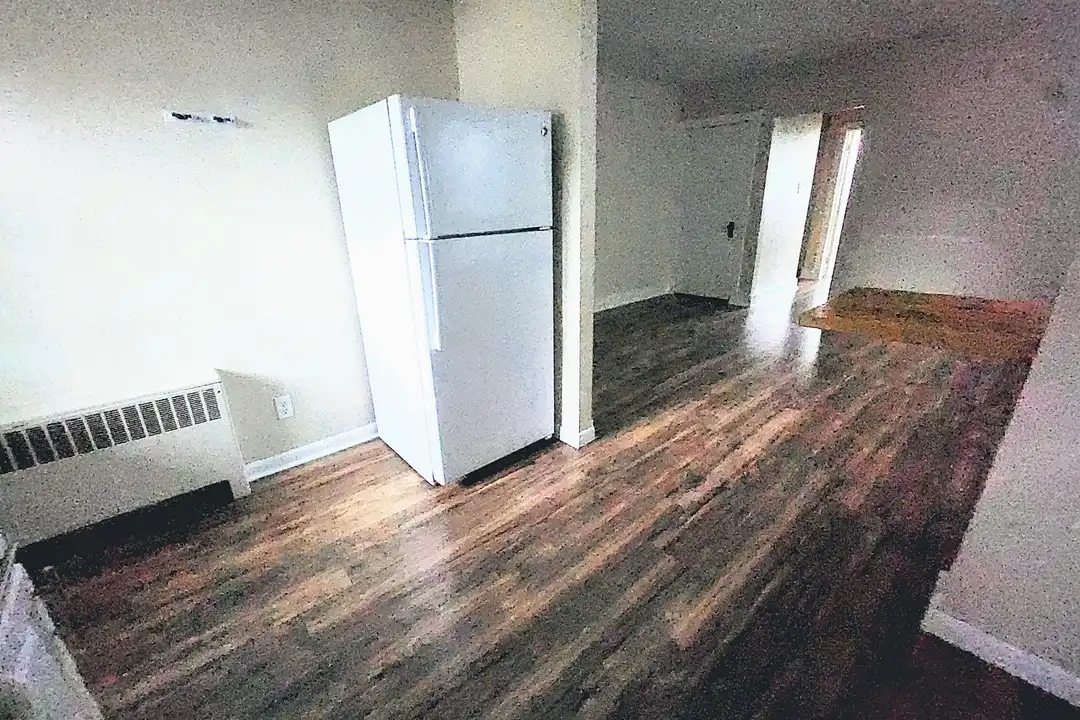 Apartment in Old Forge - More