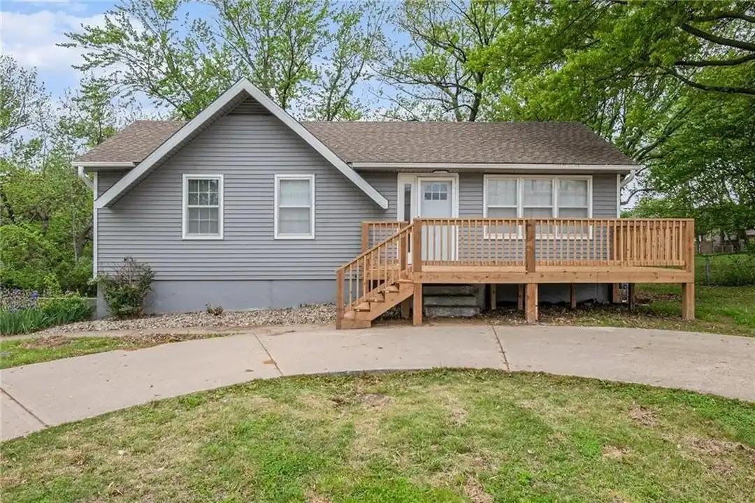 321 NW 22nd St - View 3
