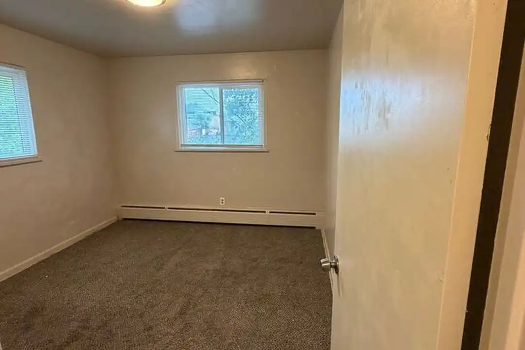 1740 W Mosier Pl – pohled 5