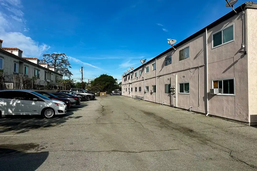 Apartment in El Monte - View 6