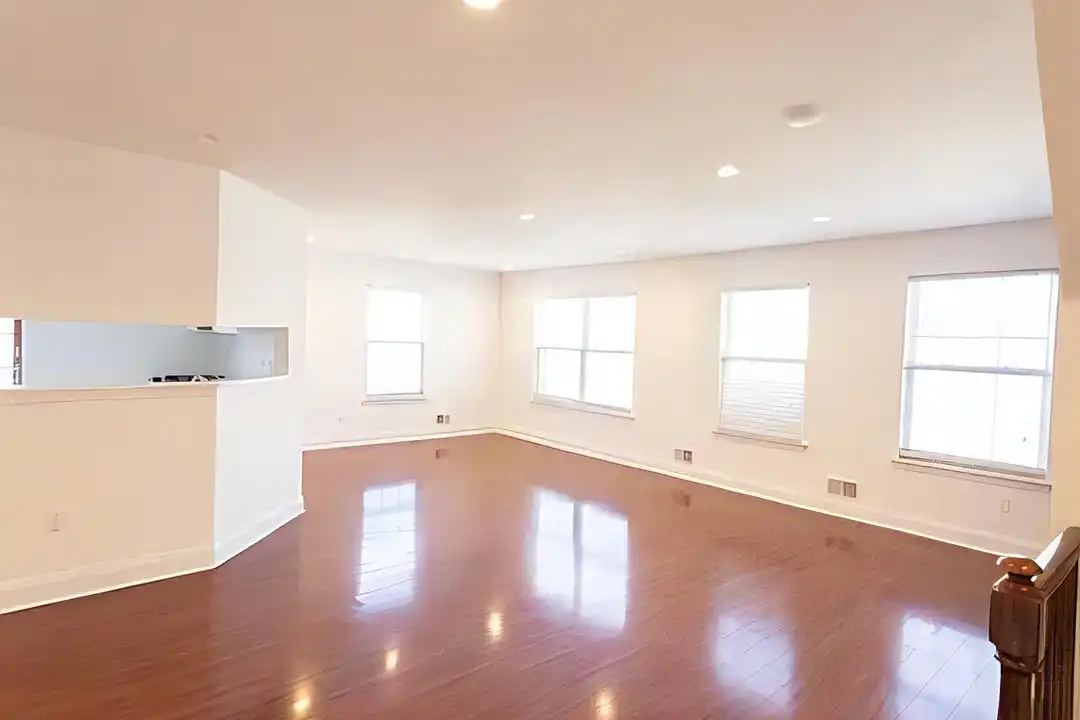 Apartment in Newark - More