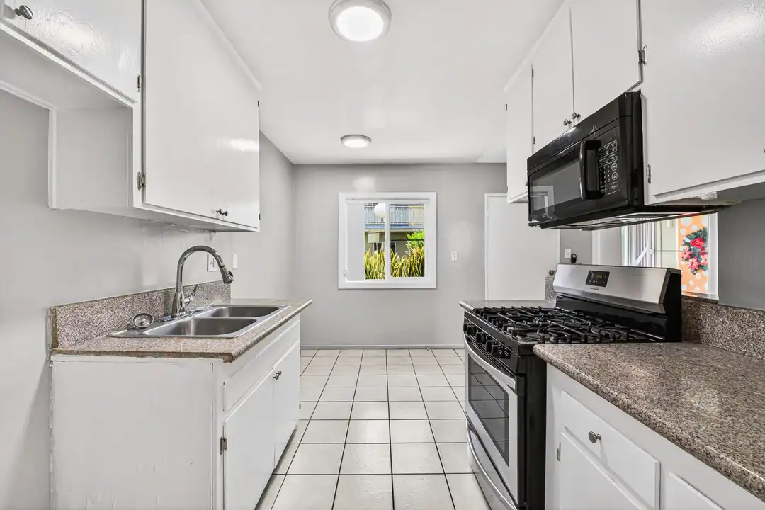 210 E 29th St unit 02 - More