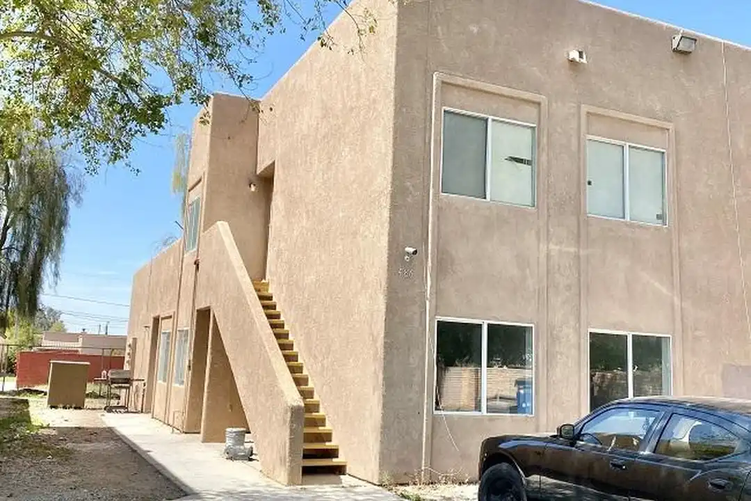 486 S 15th Ave – photo 1