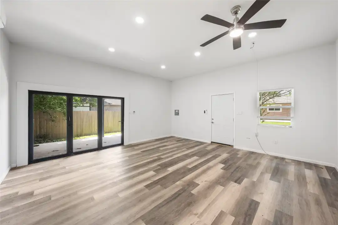 1153 Brookswood Ave - View 4