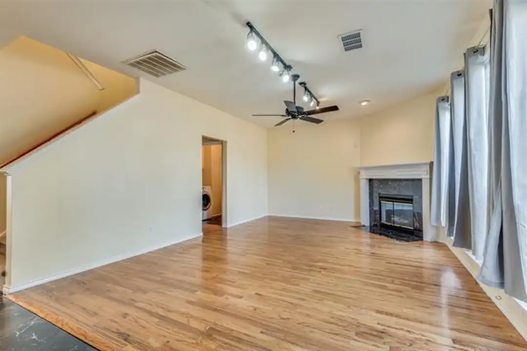 911 Harwood Ct - View 6
