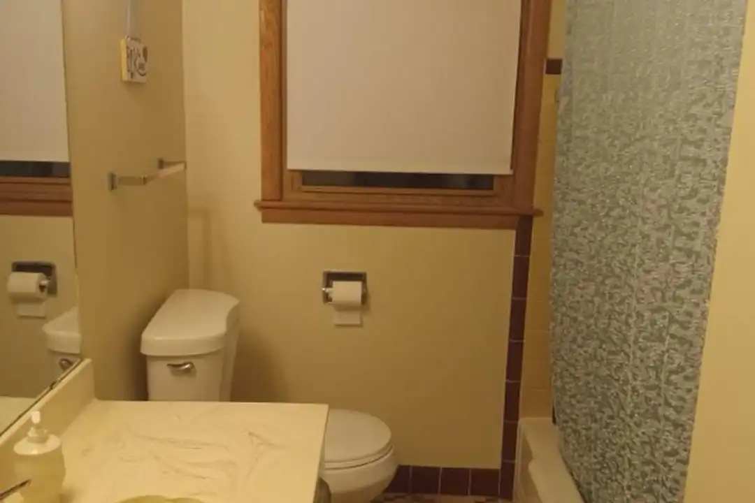 2401 Brentwood Pkwy unit 3 - More