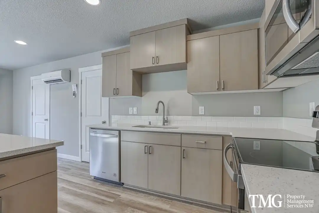 Apartment in Vancouver - More