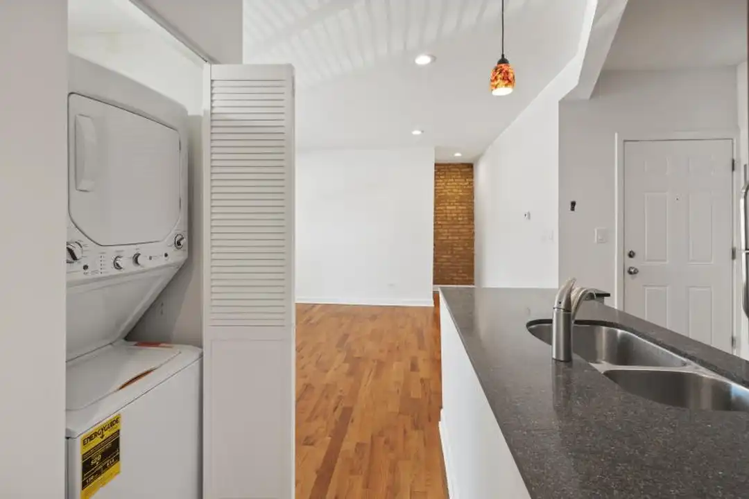 7223 N Rogers Ave - View 6