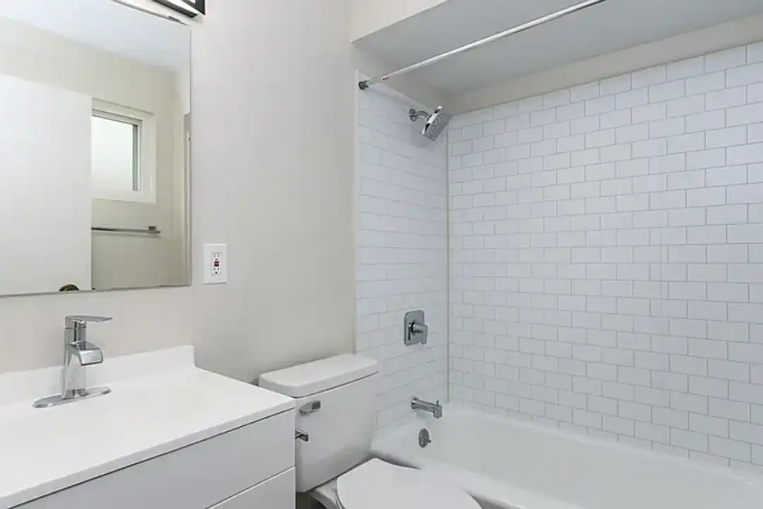 2000 Bellevue – photo 1