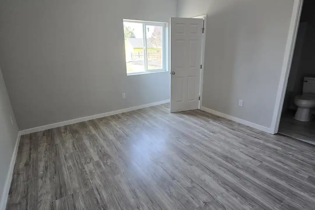 2212 S 1st Ave unit 1-3 - View 6