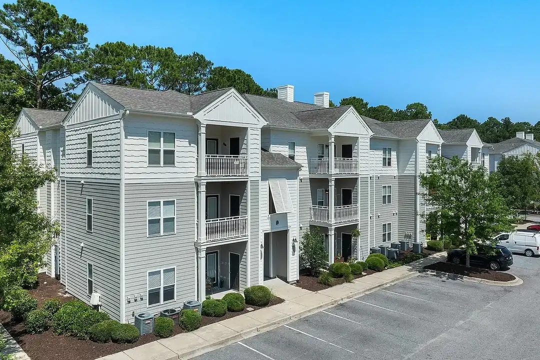 The Apartments at Shade Tree – photo 1 of 27