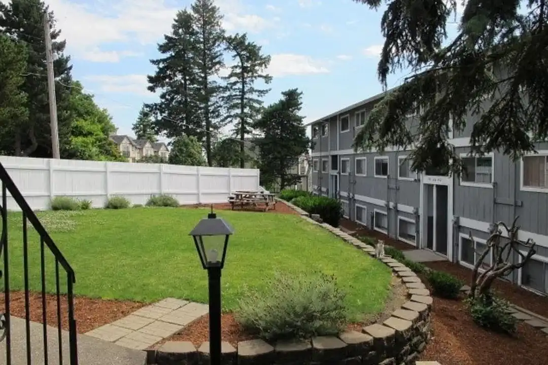 Crestwood Court Apartments - Widok 3