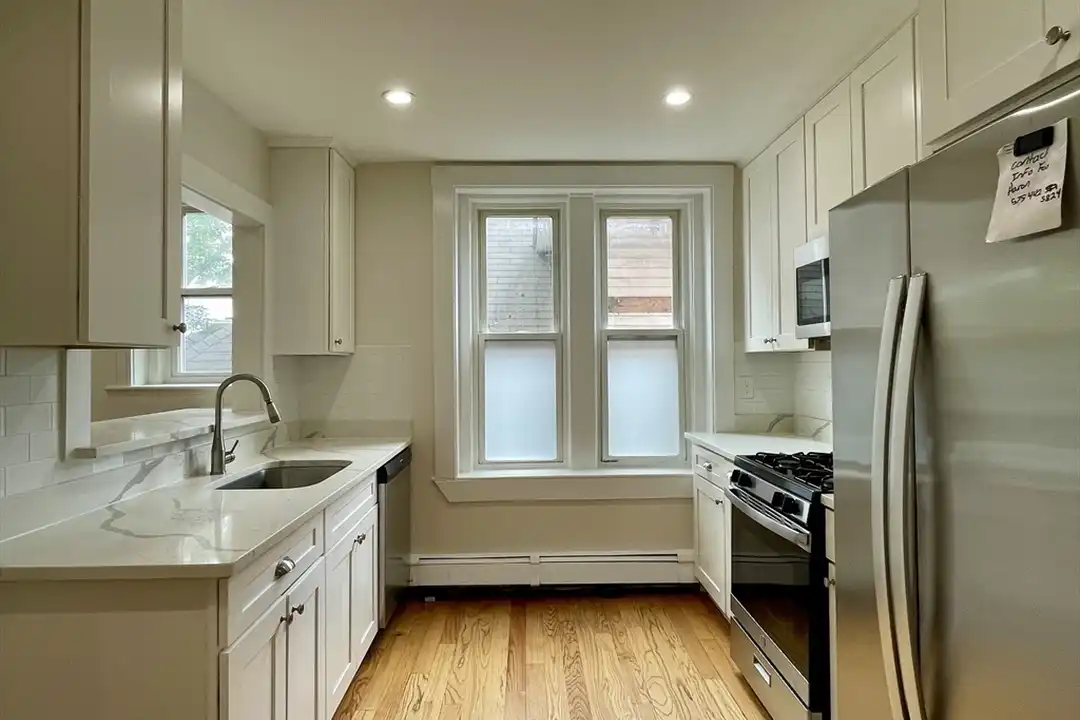 376 Washington St unit 1 – photo 1
