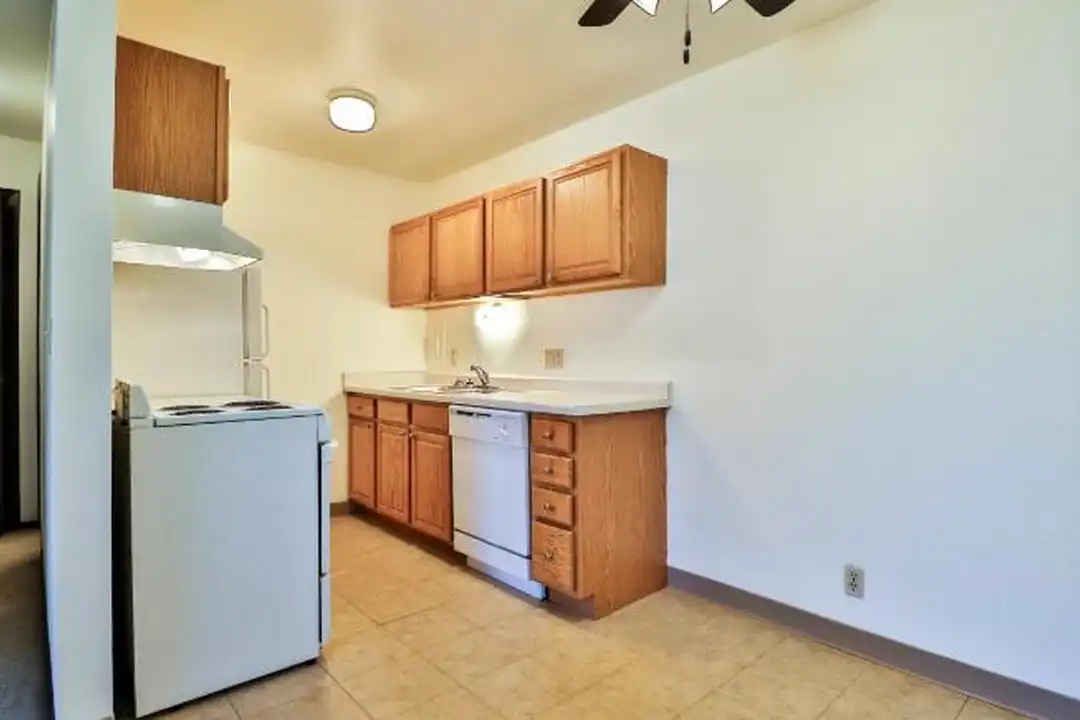 Apartment in Dekalb - More